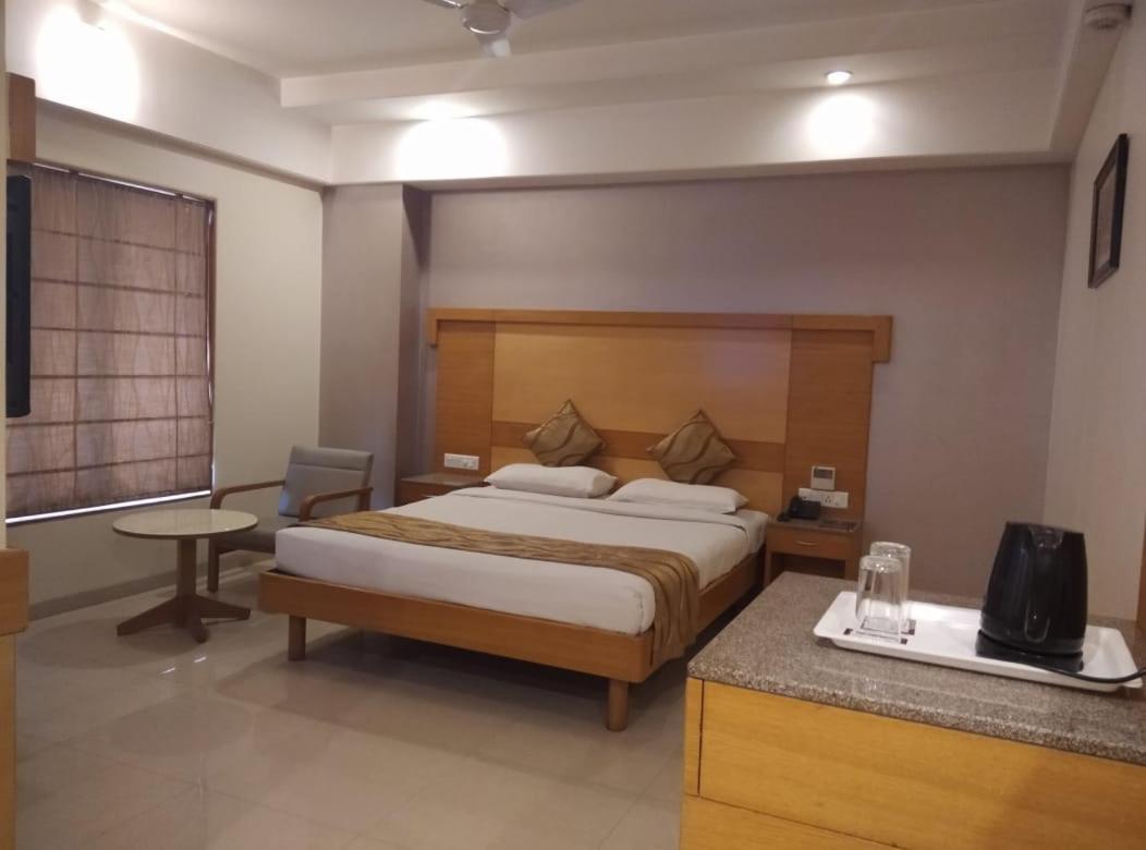 Hotel Crn Canary Бангалор Экстерьер фото